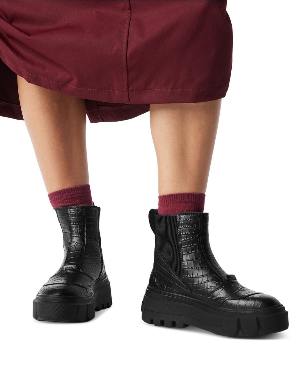 Sorel Women's Caribou X Platform Chelsea Boots in size 9.